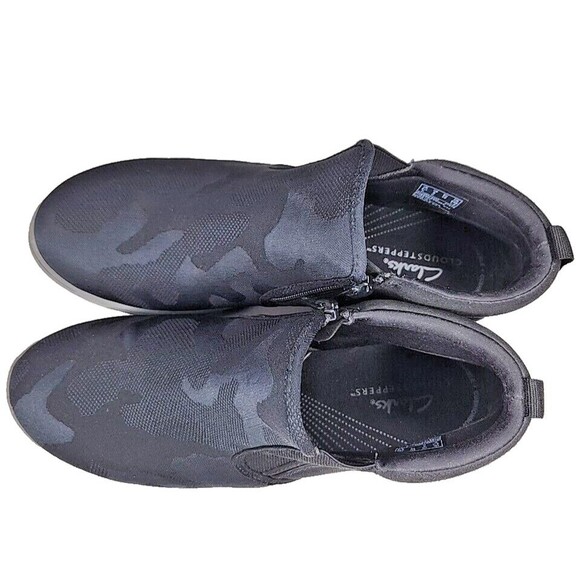 Clarks Cloudsteppers Black Camo Casual Booties Breeze Clover Side Zip Size 8 EUC - Picture 2 of 8